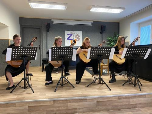 Koncert kytarového oddělení
